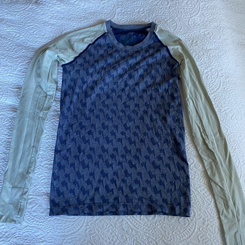 Oiselle lightning bolt flyout long sleeve.